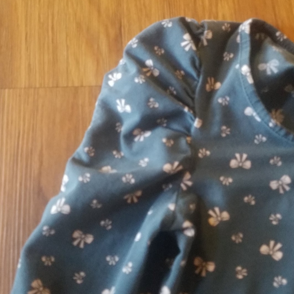 **2 for $13** Bow Pattern Ruched Sleeve Basic Top - Picture 6 of 6